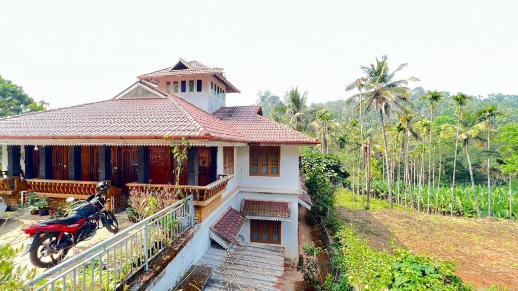 Golden Cypress With Pool -wayanad * Padinjarathara