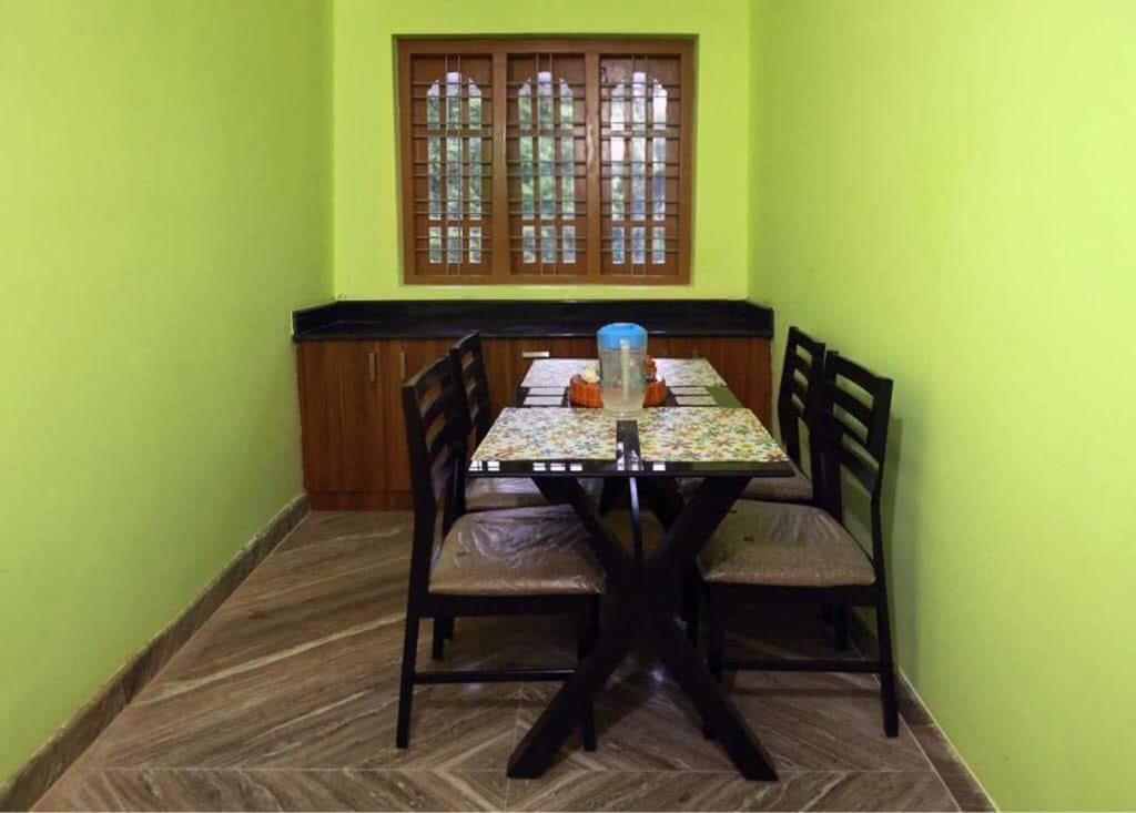 Homestay Golden Cypress With Pool -wayanad